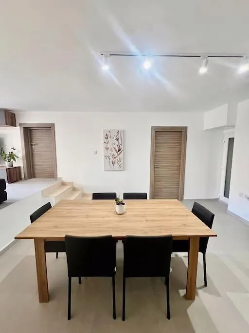 New 5 Bedroom Central Apartment Msida